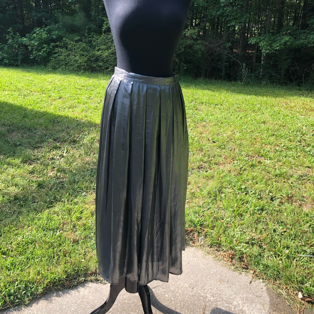 Brand New🌸🌸 Metallic Silver Pleated Maxi Skirt